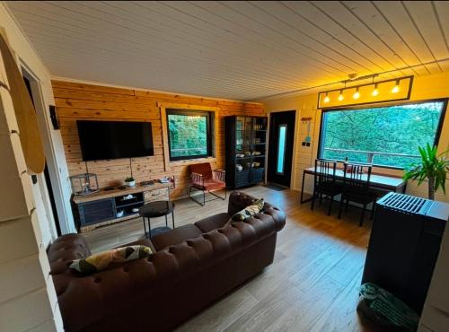 Gîtes Douillets : Chalet sur Pilotis (Gites Douillets : Chalet sur Pilotis) in Mesnil Saint Blaise