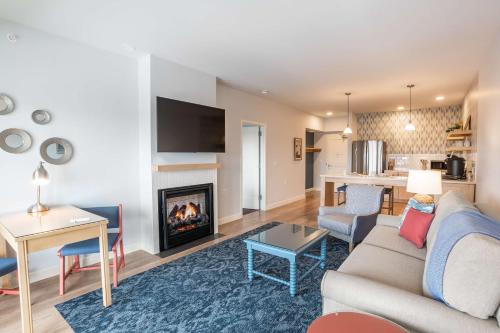 647023425 Bluenose Inn - Bar Harbor Hotel