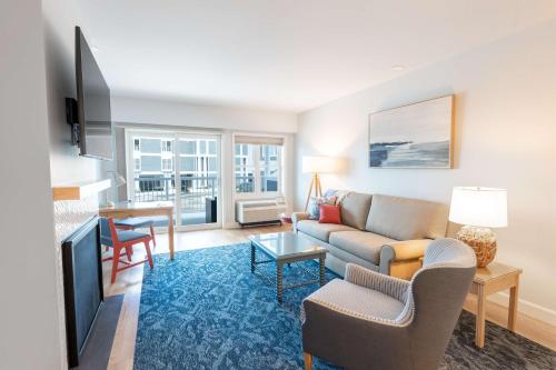 647023457 Bluenose Inn - Bar Harbor Hotel