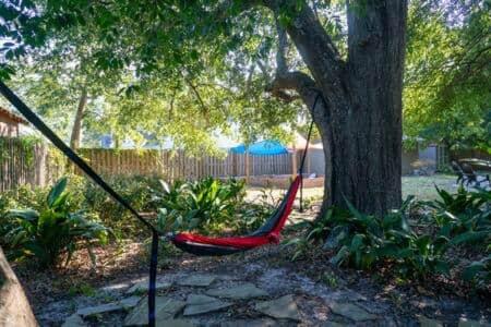 Walk to Beach! Perfect Family Beach Cottage in Gulfport, USA