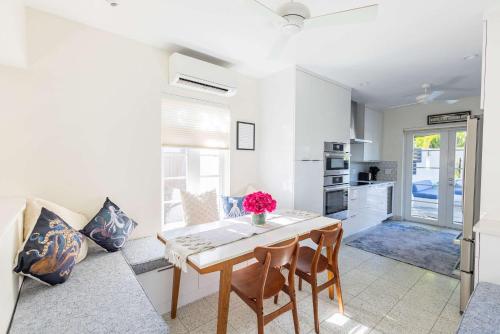 New Hidden Oasis- Waterfall Pool Close to Beach in Key West, USA