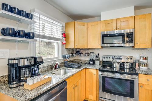 Modern Apt 11 Mi to DC Pets Welcome! in ออกซอน ฮิลล์ (MD)