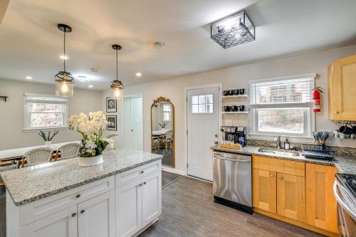 Modern Apt 11 Mi to DC Pets Welcome! in ออกซอน ฮิลล์ (MD)