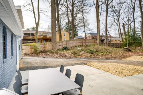 Modern Apt 11 Mi to DC Pets Welcome! in ออกซอน ฮิลล์ (MD)