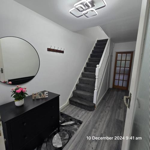 Home stay at Jesline&Sudheesh – khách sạn tại Old Basford