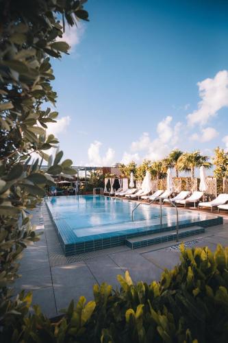 Piscina, The Ray Hotel Delray Beach, Curio Collection by Hilton in Delray Beach (FL)