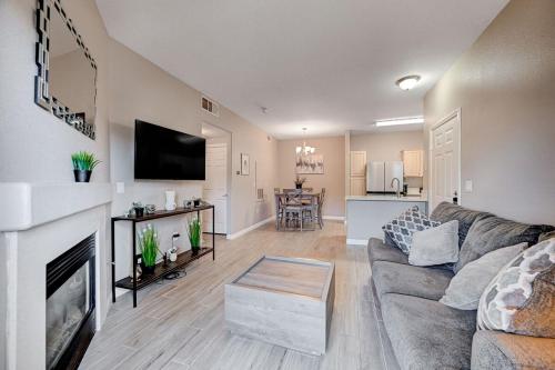 Inviting 1BR 1BA Open Floor Plan
