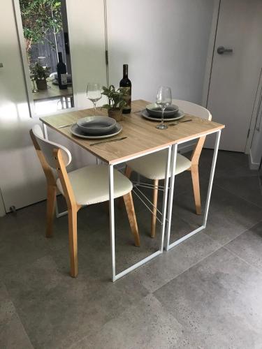 Location, location, location - modern studio, Brisbane (photo 6)