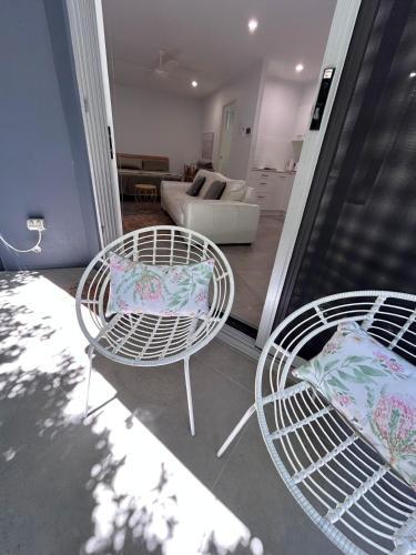 Location, location, location - modern studio, Brisbane (photo 9)