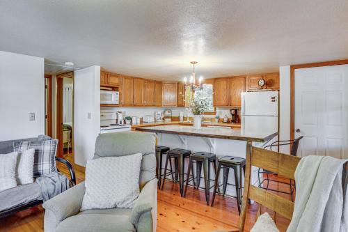 Pet-Friendly Cabin with Dock and Lake Views in Edwards