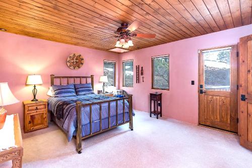 Casa de Paz 4 Bedrooms Fireplace Pets Welcome WiFi Sleeps 12 - image 6