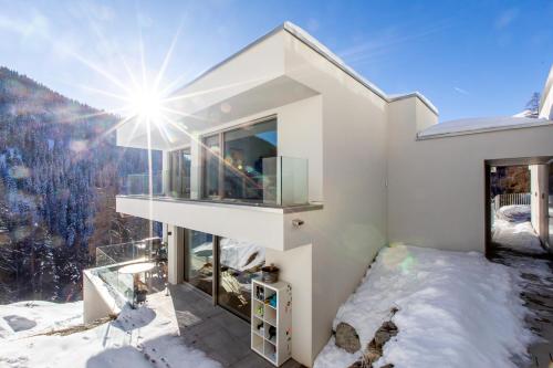 Luxury Apartment with Mountain Views in Davos in Davos Clavadel