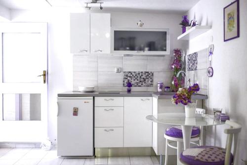 virtuve, House Marie's Lavander Dream in Raslina