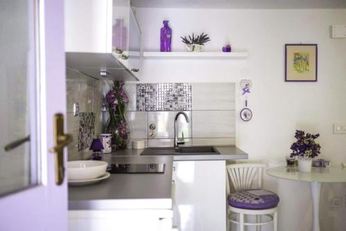 virtuve, House Marie's Lavander Dream in Raslina