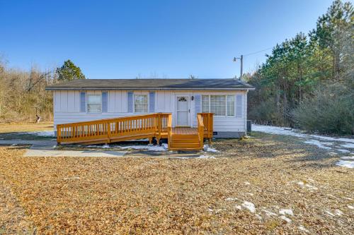 12 Mi to Lake Chesdin BBQ-Ready Anglers Getaway!