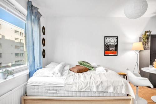 Design District w King Bed, Netflix, tram and bus nearby, Helsinki (foto 2)