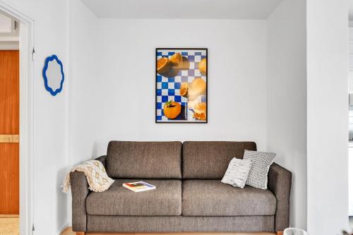 Design District w King Bed, Netflix, tram and bus nearby