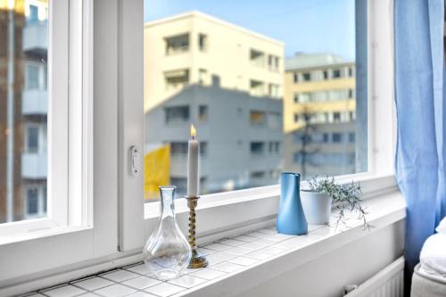 Design District w King Bed, Netflix, tram and bus nearby near Löyly