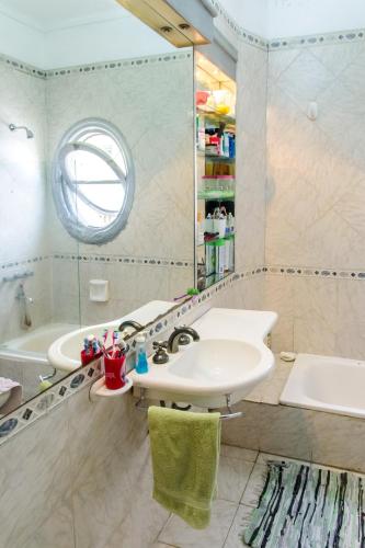 Large Single Room image 10