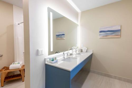647057296 Bluenose Inn - Bar Harbor Hotel