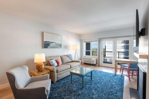 647057321 Bluenose Inn - Bar Harbor Hotel