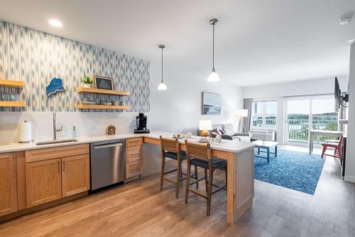 647057340 Bluenose Inn - Bar Harbor Hotel