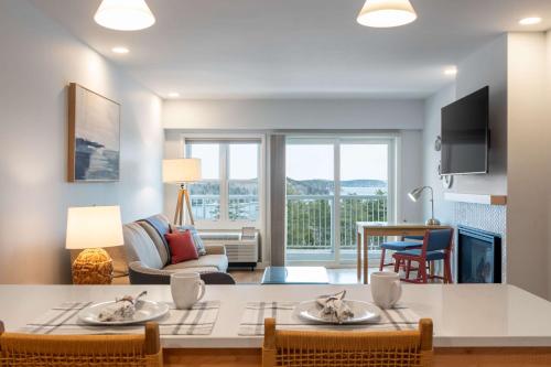 647057355 Bluenose Inn - Bar Harbor Hotel