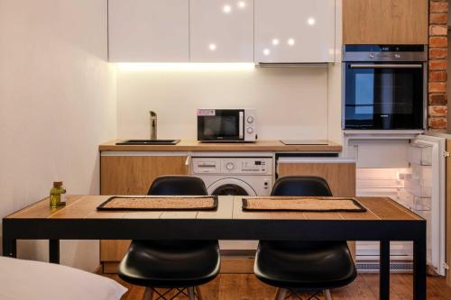 Studio Apartment with Terrace image 3