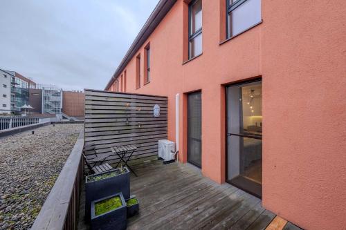 Studio Apartment with Terrace image 9