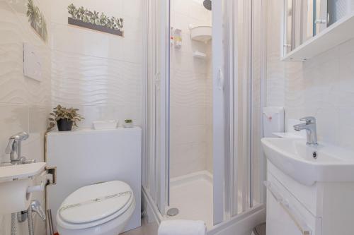 Damiani & Sister Guesthouse - image 2