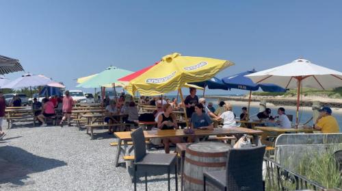 Water Access Sunsets Walk to Restaurants in West Dennis (MA)