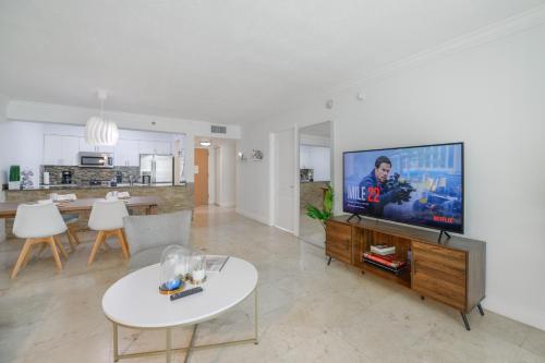 Brickell High Floor Beautiful View by Palermo Home Miami in Miami, USA