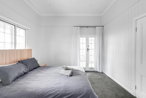 Effortless Elegance & Charm!