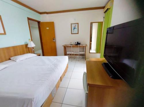 Golden Dolphin Grand Hotel piscinas 24h in Vila Franca