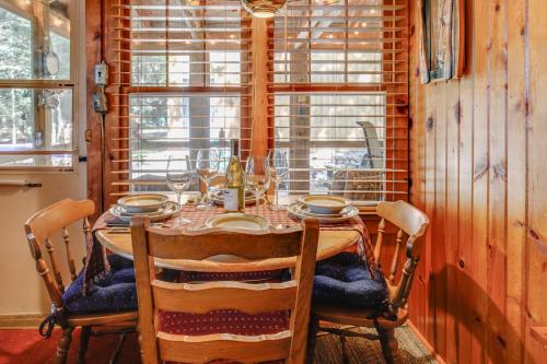 Quaint and Cozy Lake Cabin with Dock and Beach Access! in Sayner, USA