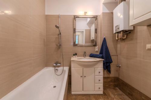 Big Apartment Wroclaw - Center - 4 Rooms - 6 Beds - 2 Balcony - 12 people - 100m2, Breslau (Foto 7)
