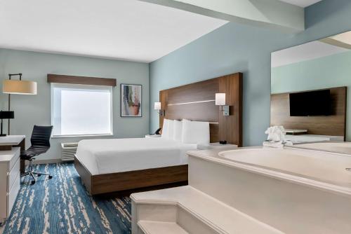 King Room with Hot Tub - Non-Smoking
