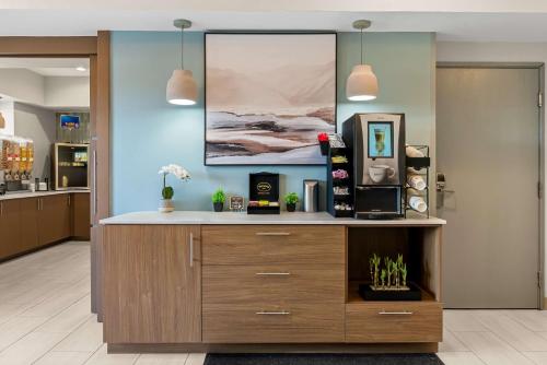 Best Western Executive Inn - image 12