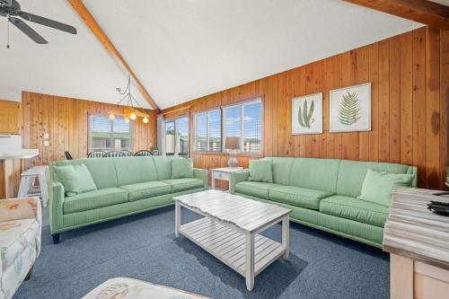 Summer Nights 4 Bedroom Oceanside Home thumb 4