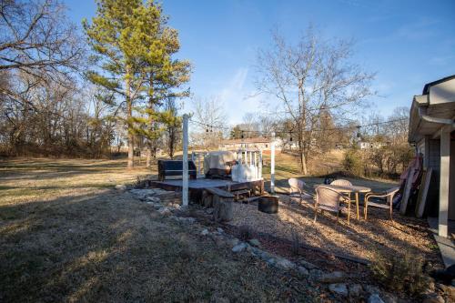 Lakeside Serenity Your Perfect Getaway Gallatin - image 3