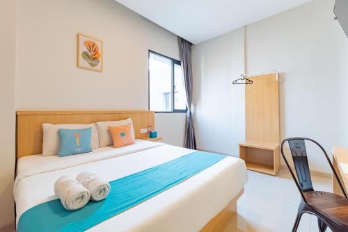 Sans Hotel Bobosini Malang by RedDoorz Room Type - Superior Double Room