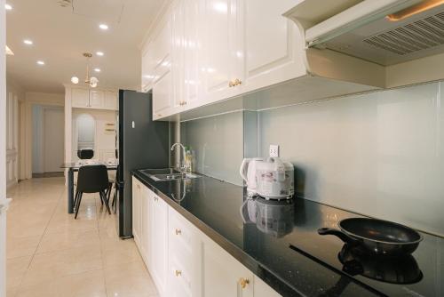 Vinhomes D'Capitale 2-bed | Bath tub | Lake View - image 4