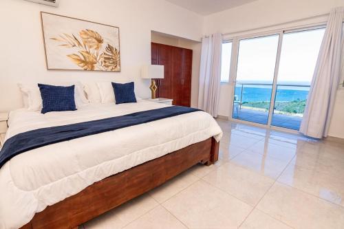 Beautiful ocean and mountain view villa in Las Canas