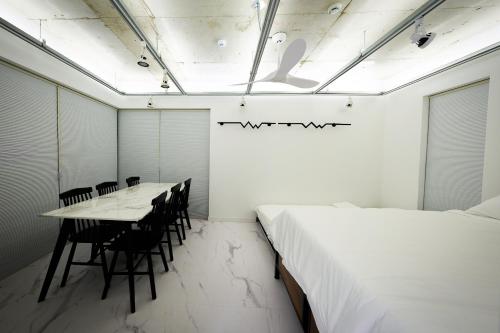B9 Tailored Service Home near Hongik Univ Station - image 3