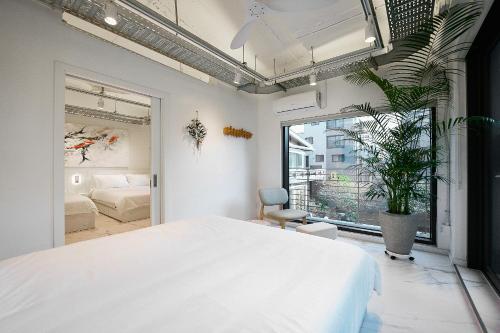 F9 Tailored Service Home near Hongik Univ Station - image 3