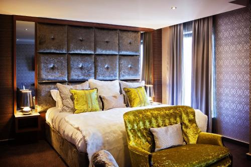 San Pietro Hotel & Restaurant in สคอนทรู