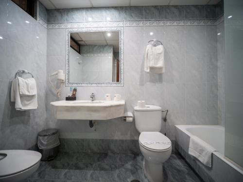 Hotel Castilla - image 2