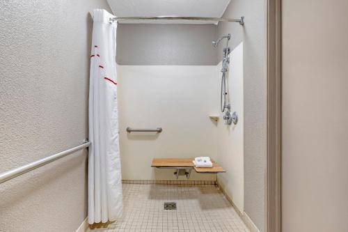 Red Roof Inn Parsippany - image 8