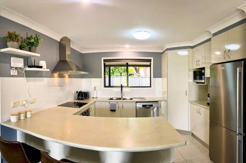 virtuve, Mini Golf Getaway in Charlwood