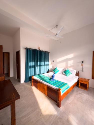 Superior King Room image 9